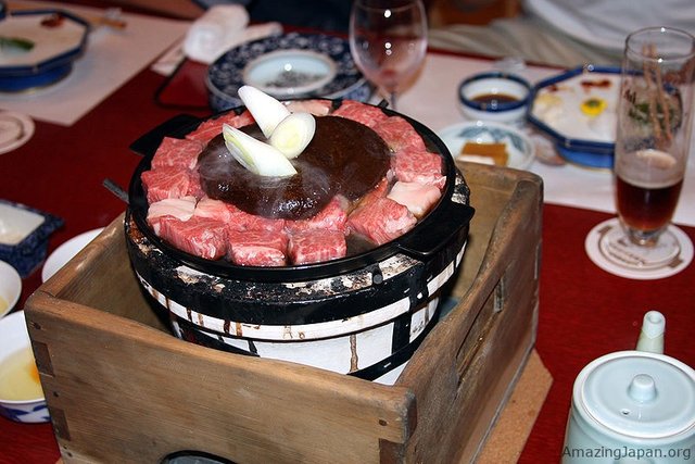 This image has an empty alt attribute; its file name is 800px-Gyunabe.jpg