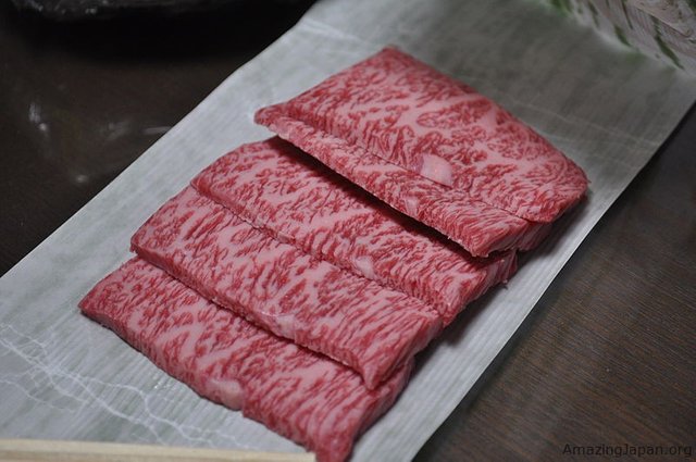 This image has an empty alt attribute; its file name is Sliced_Matsusaka_wagyu_beef.jpg