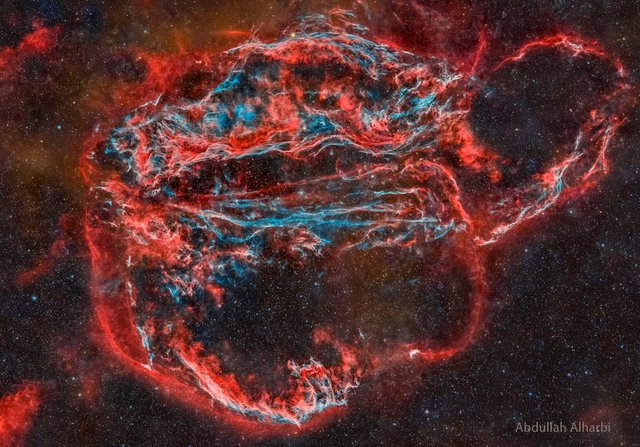 Veil Nebula: Wisps of an Ancient Supernova