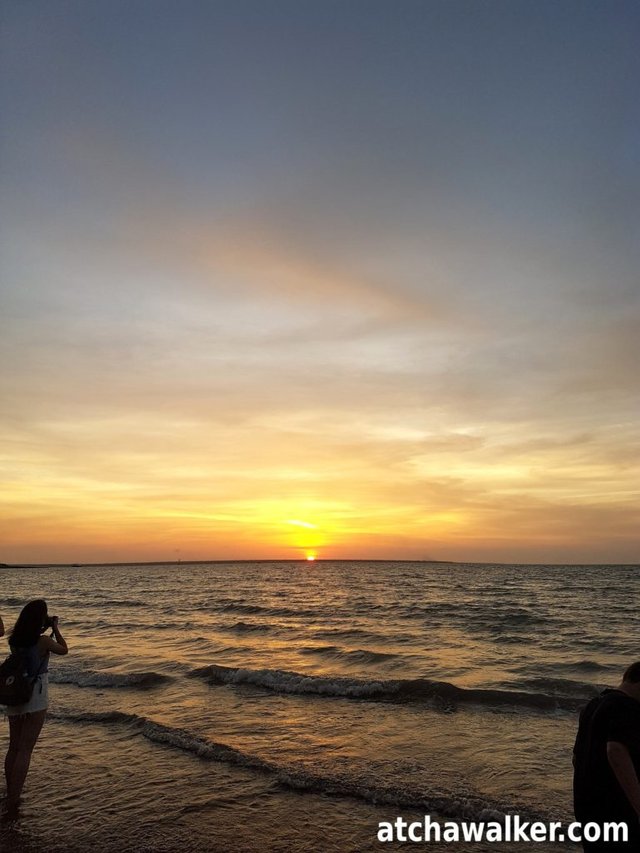 Sunset à Mindil beach. Pas de baignade, danger méduse…frustrant. Le contraste avec Bali est saisissant et plaisant, c’est clean et il n’y à personne.