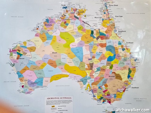 Nous reprenons la route en direction de Broome en nous arrêtant au Mowanjum Art Center près de Derby ou il y avait cette carte des différentes tribus aborigènes avec autant de langues différentes !