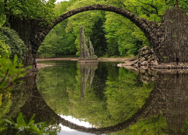 This German Bridge Was Built As An Optical Illusion or built by devils ...