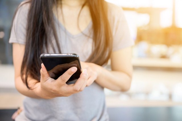 Image from https://bestlifeonline.com/wp-content/uploads/sites/3/2021/10/android-scam-message.jpg?quality=82&strip=all