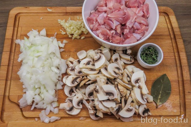 Chicken pot pie with mushrooms