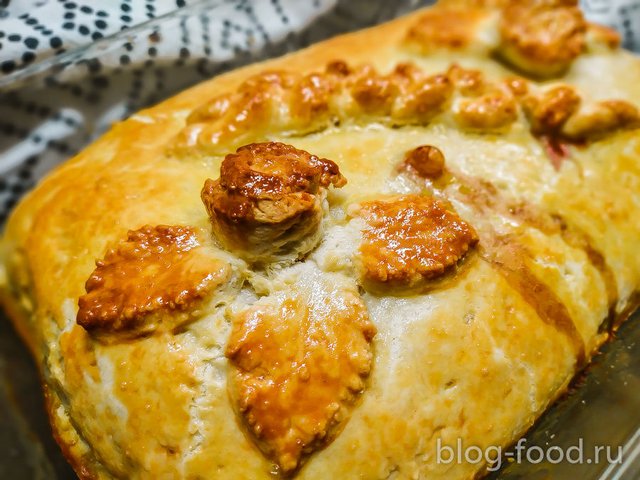 German pie with meat, liver and mushrooms