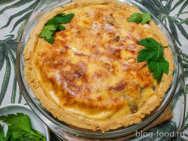 Quiche Lorraine with bacon and cheese