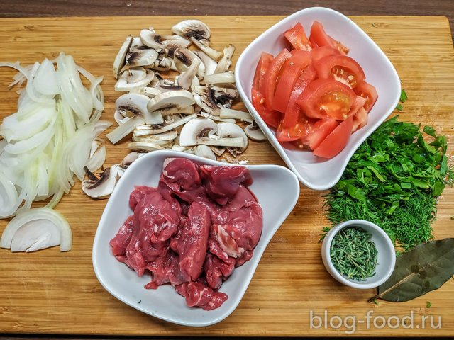 Beef soup with Udon noodles and mushrooms