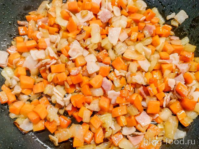 Chickpea soup with smoked meat