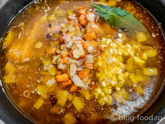 Chickpea soup with smoked meat