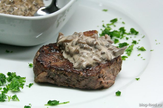 Filet Mignon with creamy mushroom sauce 