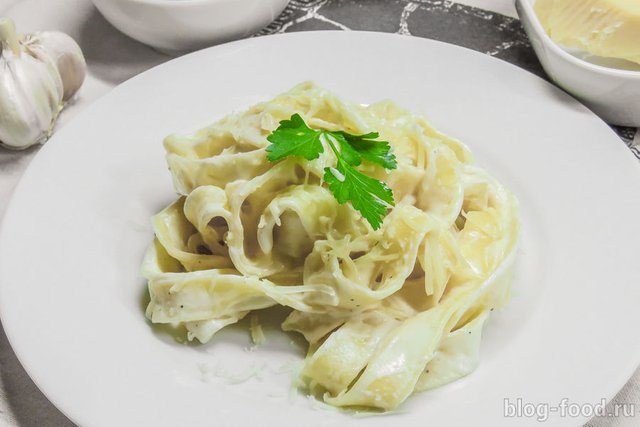 Fettuccine Alfredo