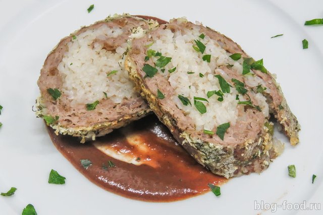 Meat loaf with rice and plum sauce