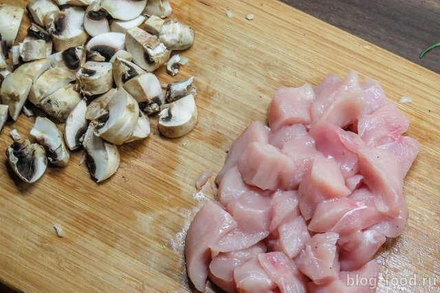 Creamy risotto with chicken and mushrooms