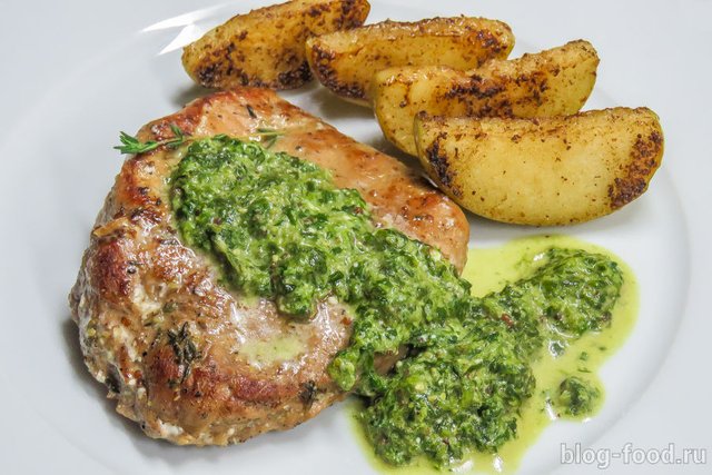 Roast pork with spinach-Apple sauce