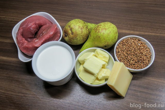 Pork in pear sauce with buckwheat cream