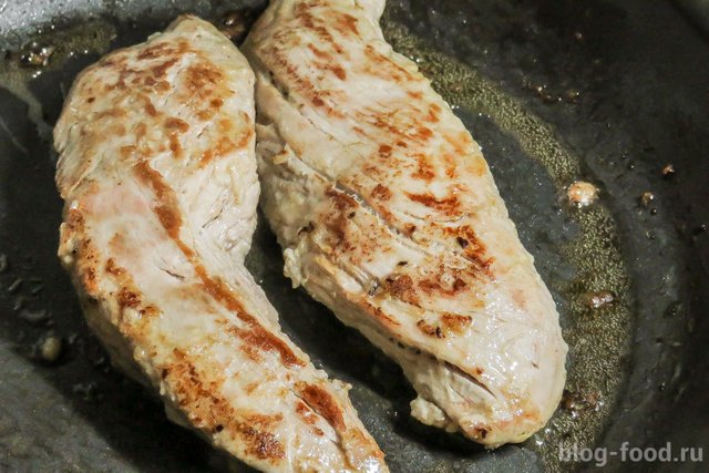 Pork in pear sauce with buckwheat cream