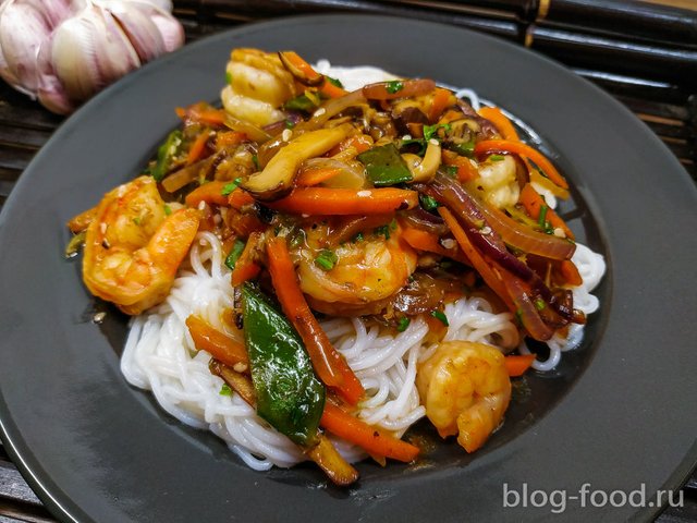 Shrimp with stir-fry vegetables