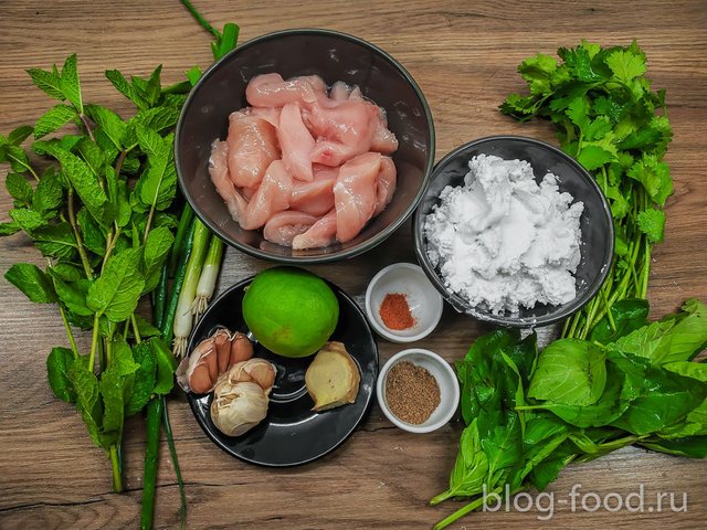 Green curry with coconut milk and chicken