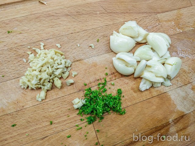 Green curry with coconut milk and chicken