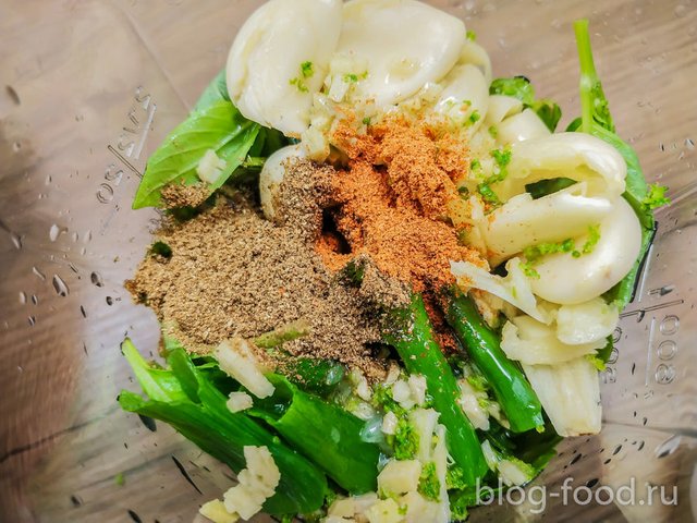 Green curry with coconut milk and chicken