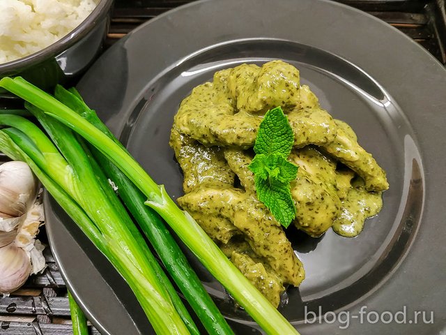 Green curry with coconut milk and chicken