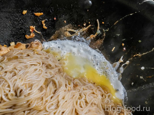 Pad Thai with chicken