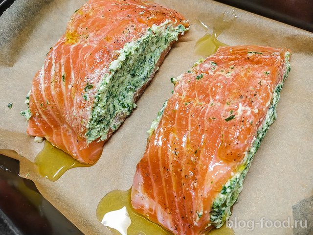 Salmon with cream cheese and spinach