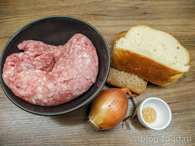 Meatballs in a pan