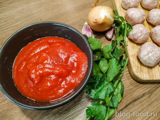 Meatballs in the pan