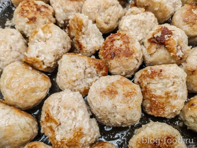 Meatballs in the pan