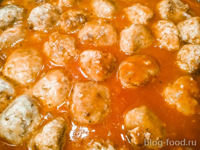 Meatballs in the pan