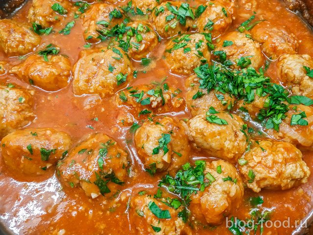 Meatballs in the pan