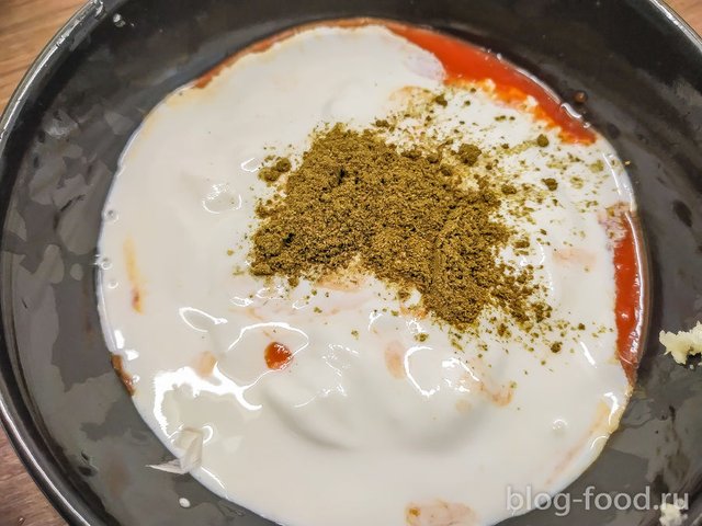 Chkmeruli in sour cream