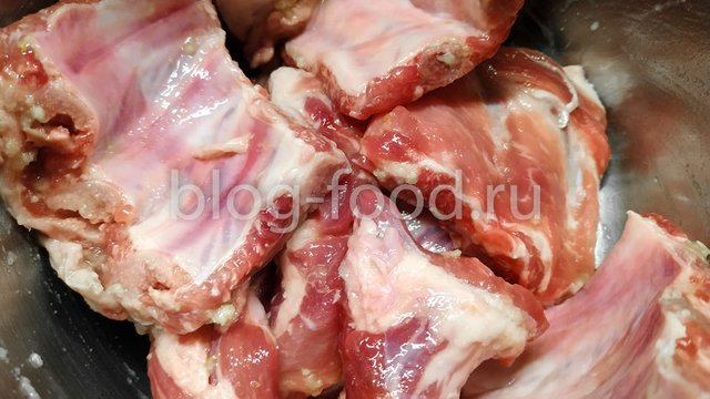 Ribs baked in kvass