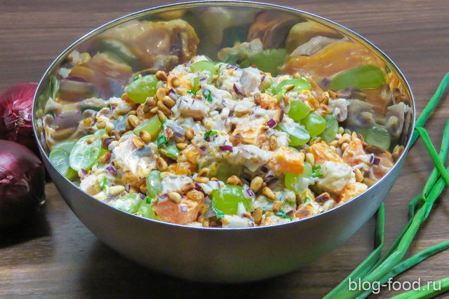 Herring salad with tangerines and grapes