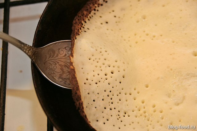 Pancakes on kefir and milk