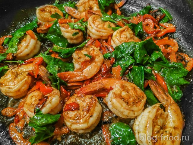 Fried shrimp in lemon-olive sauce