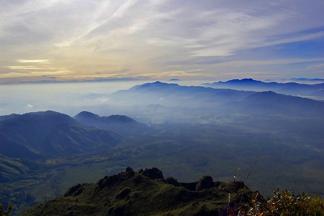 Sunrise dari puncak gunung Burni Telong, Bener Meriah. (Foto Breedie/Mujahid Arrazi)