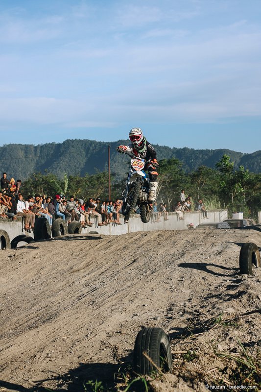 Open Grasstrack Championship 2019 Piala Kapolres Bener Meriah menyambut HUT Bhayangkara ke-73 di sirkuit buatan Desa Rembele, Minggu 30 Juni 2019.