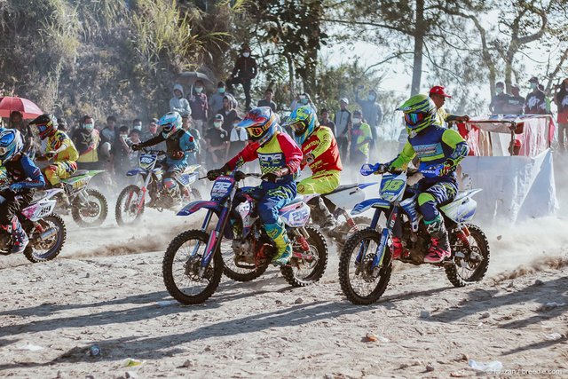 Open Grasstrack Championship 2019 Piala Kapolres Bener Meriah menyambut HUT Bhayangkara ke-73 di sirkuit buatan Desa Rembele, Minggu 30 Juni 2019.