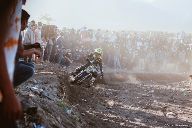 Open Grasstrack Championship 2019 Piala Kapolres Bener Meriah menyambut HUT Bhayangkara ke-73 di sirkuit buatan Desa Rembele, Minggu 30 Juni 2019.