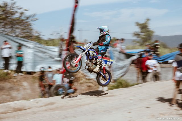 Open Grasstrack Championship 2019 Piala Kapolres Bener Meriah menyambut HUT Bhayangkara ke-73 di sirkuit buatan Desa Rembele, Minggu 30 Juni 2019.