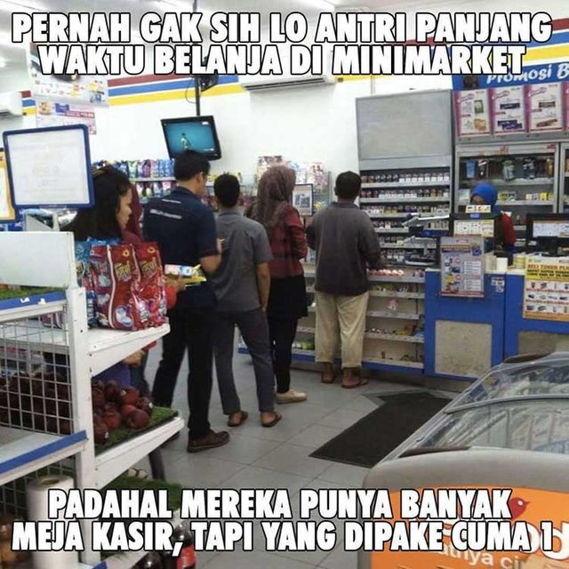 Meme antrian panjang di kasir Indomaret