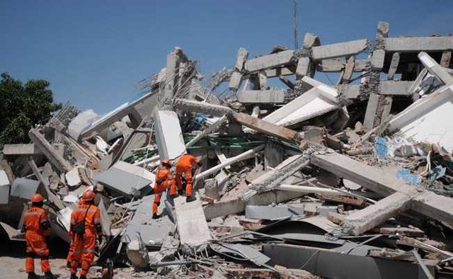 Daily Scoop: Tsunami, Earthquake hits Indonesia, death toll reaches1234