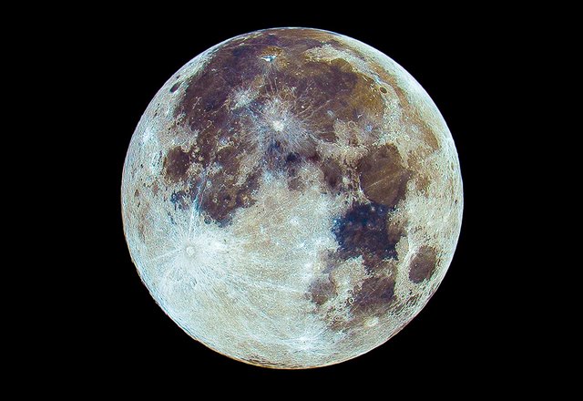 Supermoon in Superresolution, 32-bit color (1:1 crop)