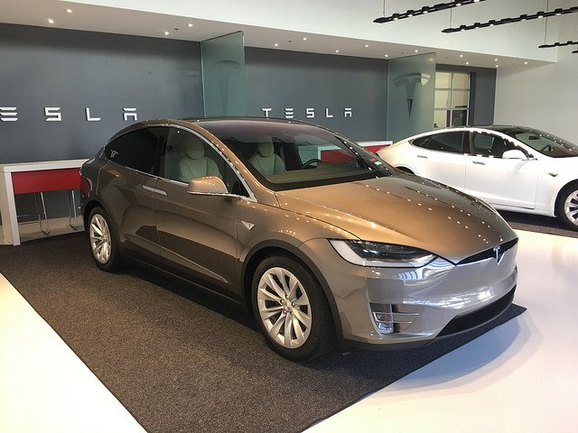 Tesla Model X 75D