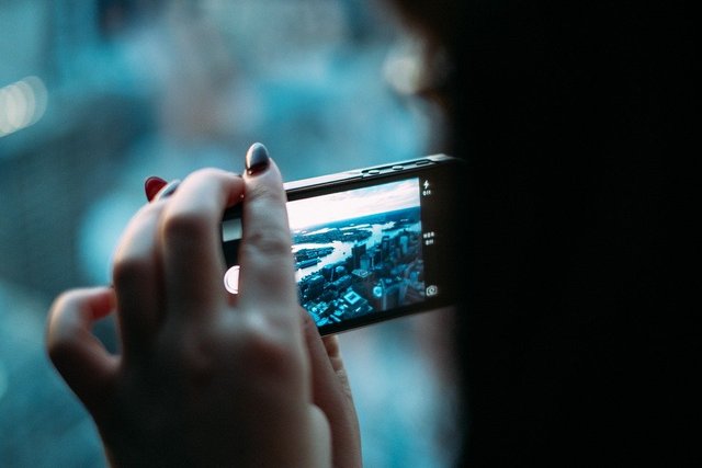 Woman, Hands, Nailpolish, Iphone, Screen, Picture