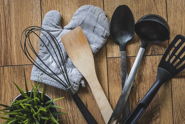 Kitchen, Glove, Plate, Spoon, Wooden, Plastic, And Bowl