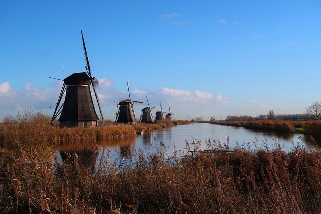 https://pixabay.com/photos/mills-kinderdijk-holland-3888276/