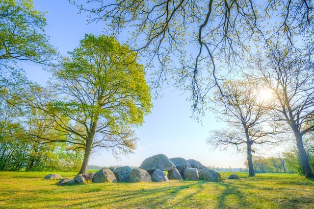 https://pixabay.com/photos/dolmen-dutch-landscape-drenthe-5105756/